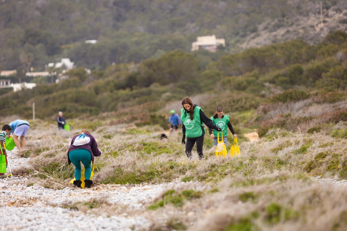 Todas las imágenes de la jornada de limpieza Tejiendo Futuro de Ibizapreservation