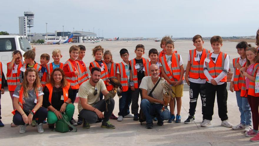 El aeropuerto Alicante-Elche abre la temporada de visitas para los escolares