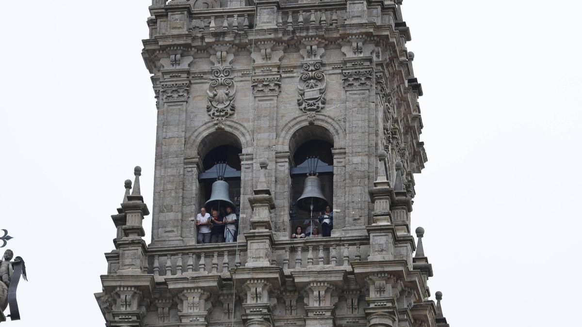 El presidente del Parlamento de Galicia renueva la Ofrenda al Apóstol en Santiago como delegado regio
