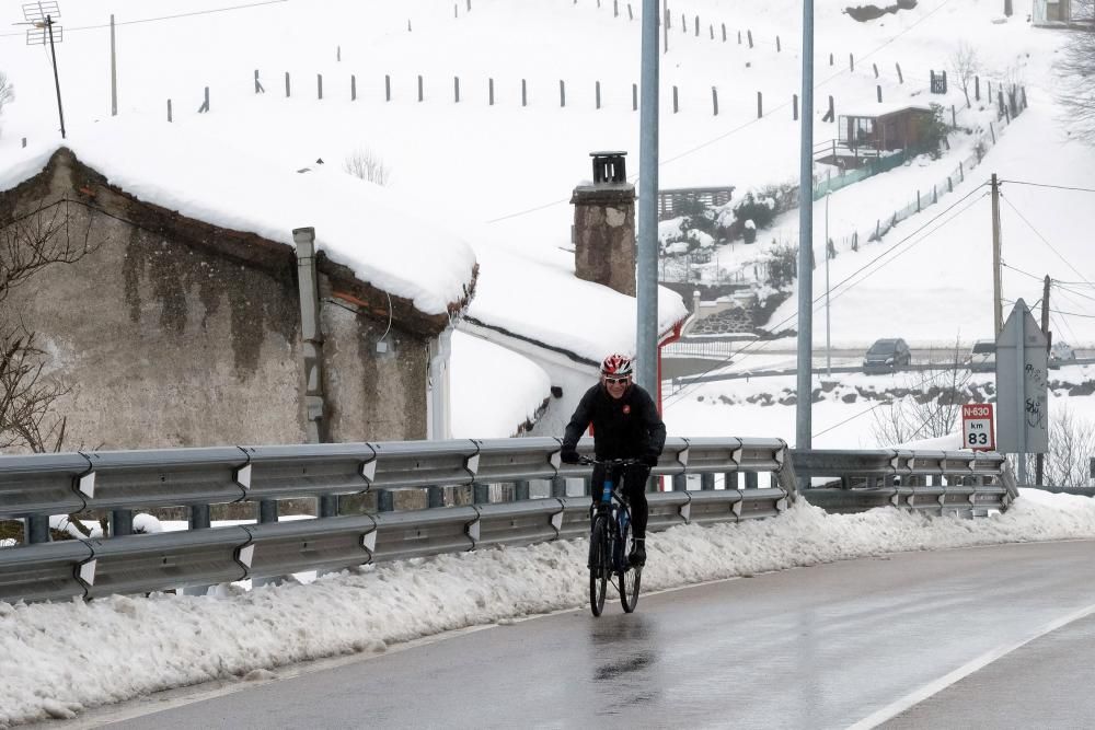 Gran nevada en Pajares el sábado por el temporal de nieve.