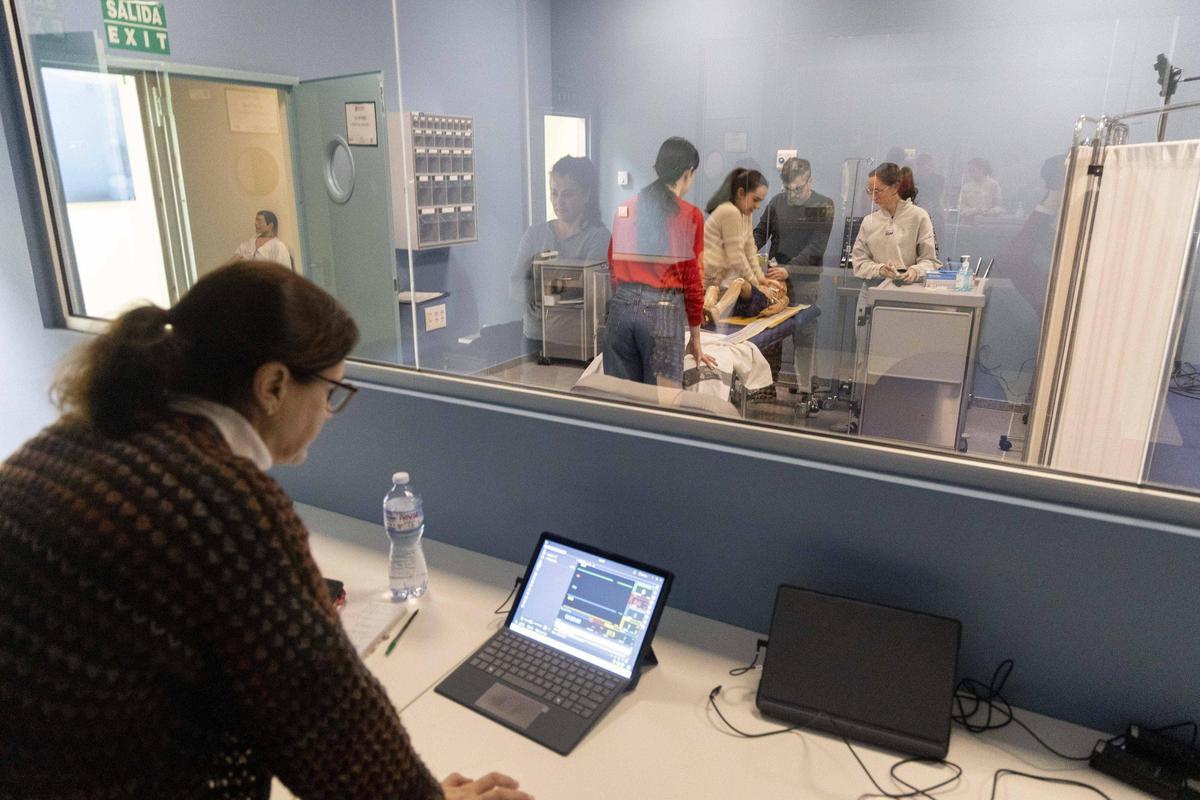 Simuladores inteligentes revolucionan la formación de los futuros médicos