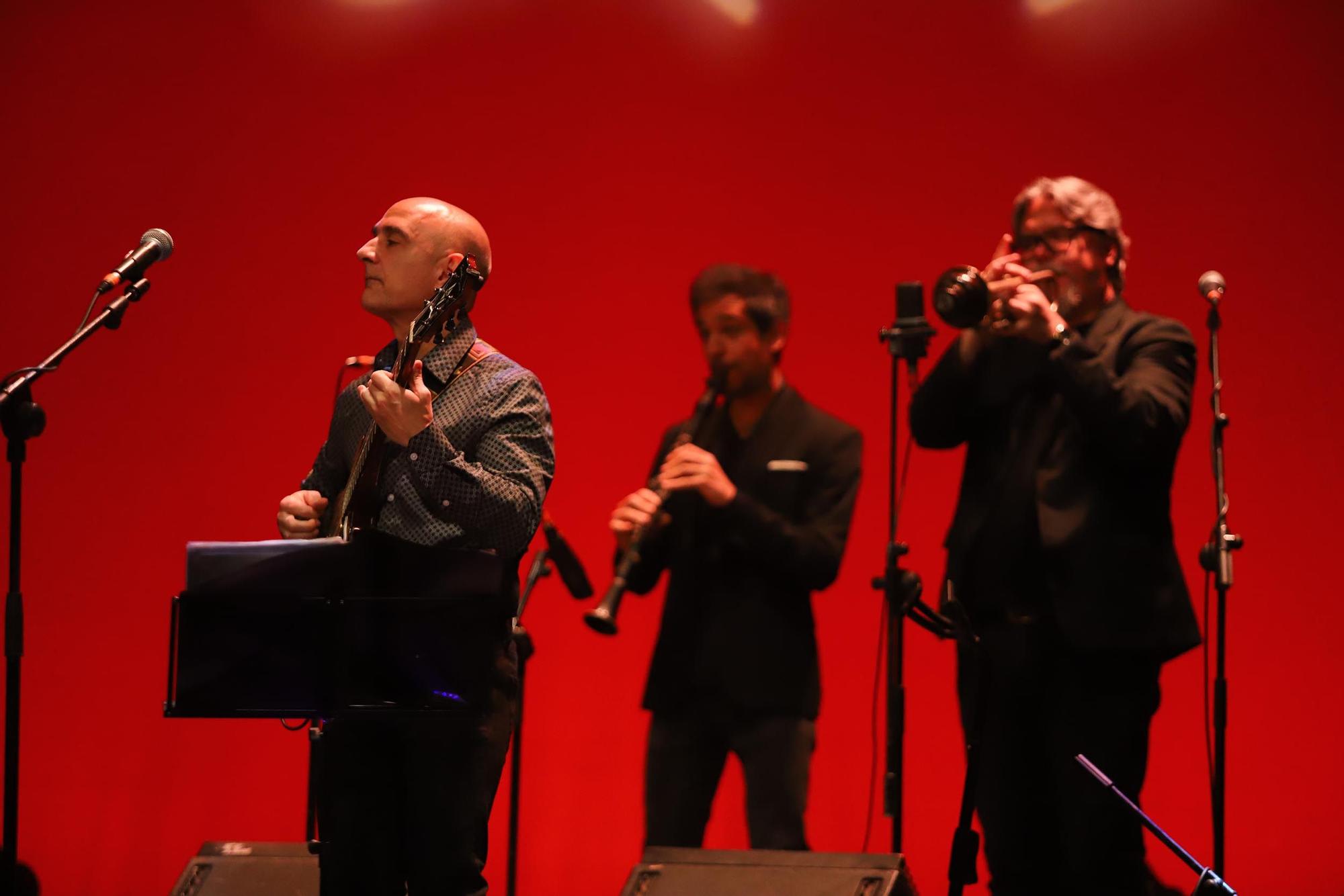 Juan Perro derrocha "Libertad" y emociones en el Gran Teatro de Córdoba