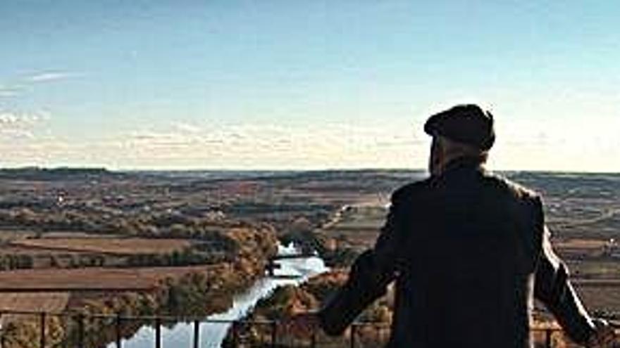 López Cobos en El Espolón, en un fotograma del documental.