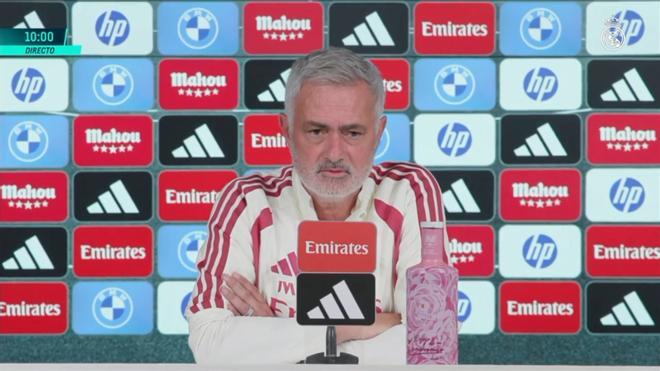 Mourinho no aprovecha el despilfarro del Madrid