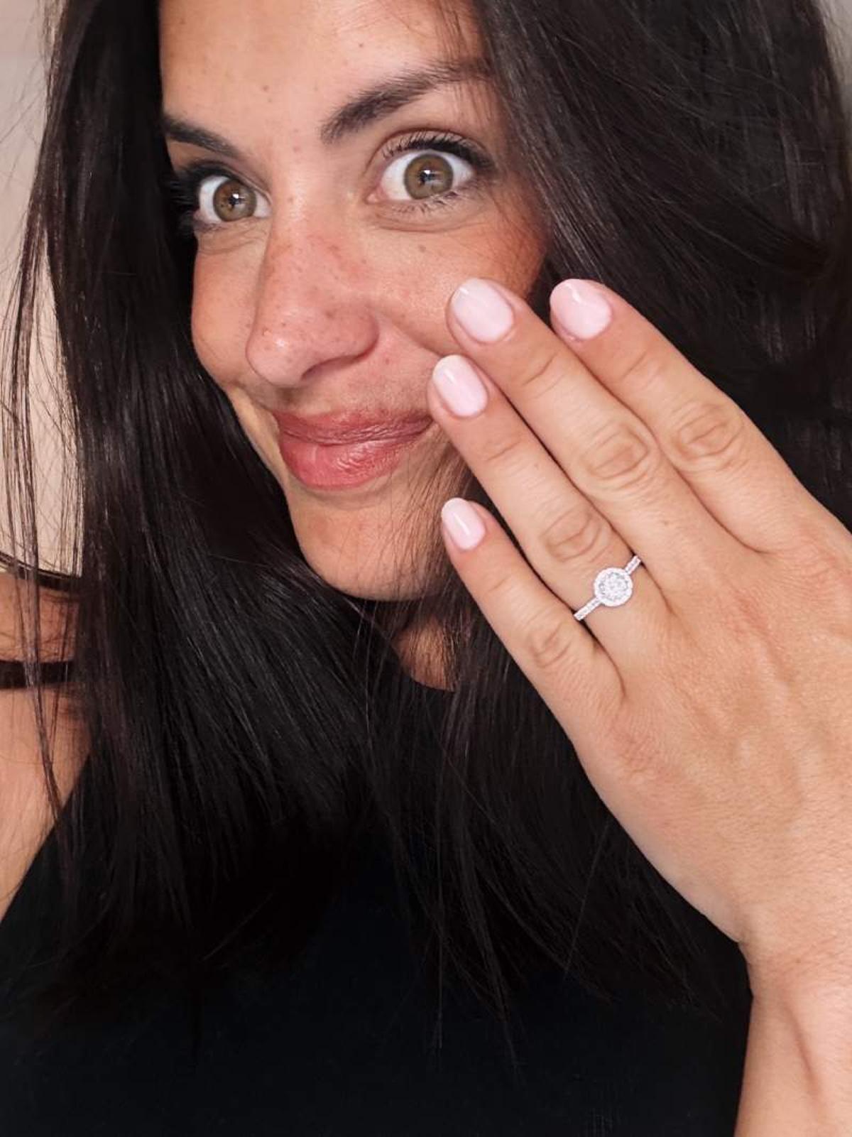 Dulceida, feliz con su anillo de compromiso de reboda