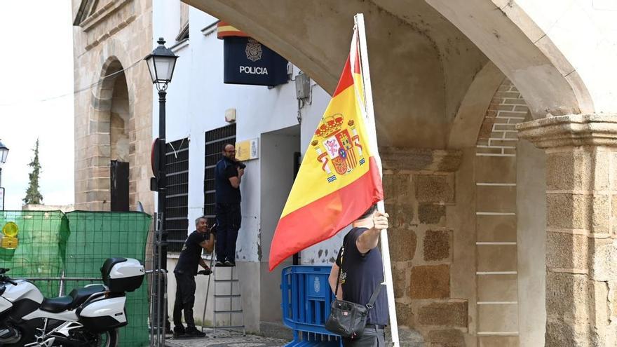 Guardiola pide al ministro Grande-Marlaska que no cierre la comisaría del Casco Antiguo de Badajoz