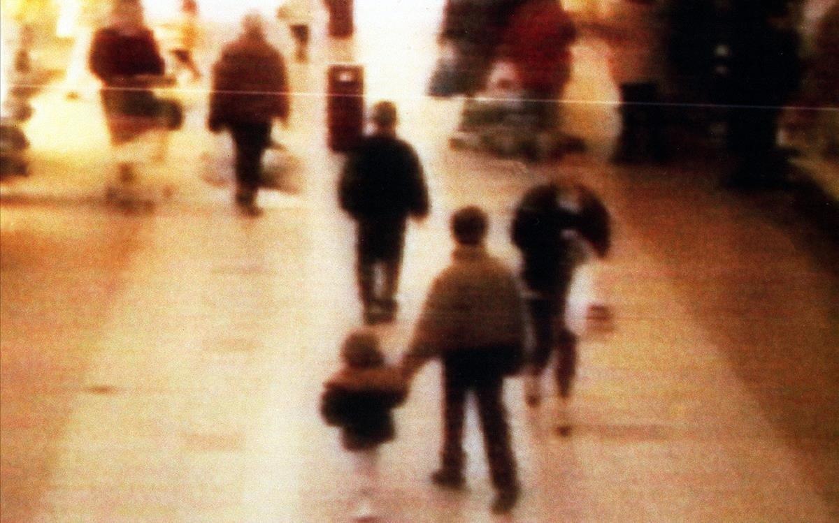 zentauroepp126133 file   a video still of james bulger  center  bottom  aged 2190127182935