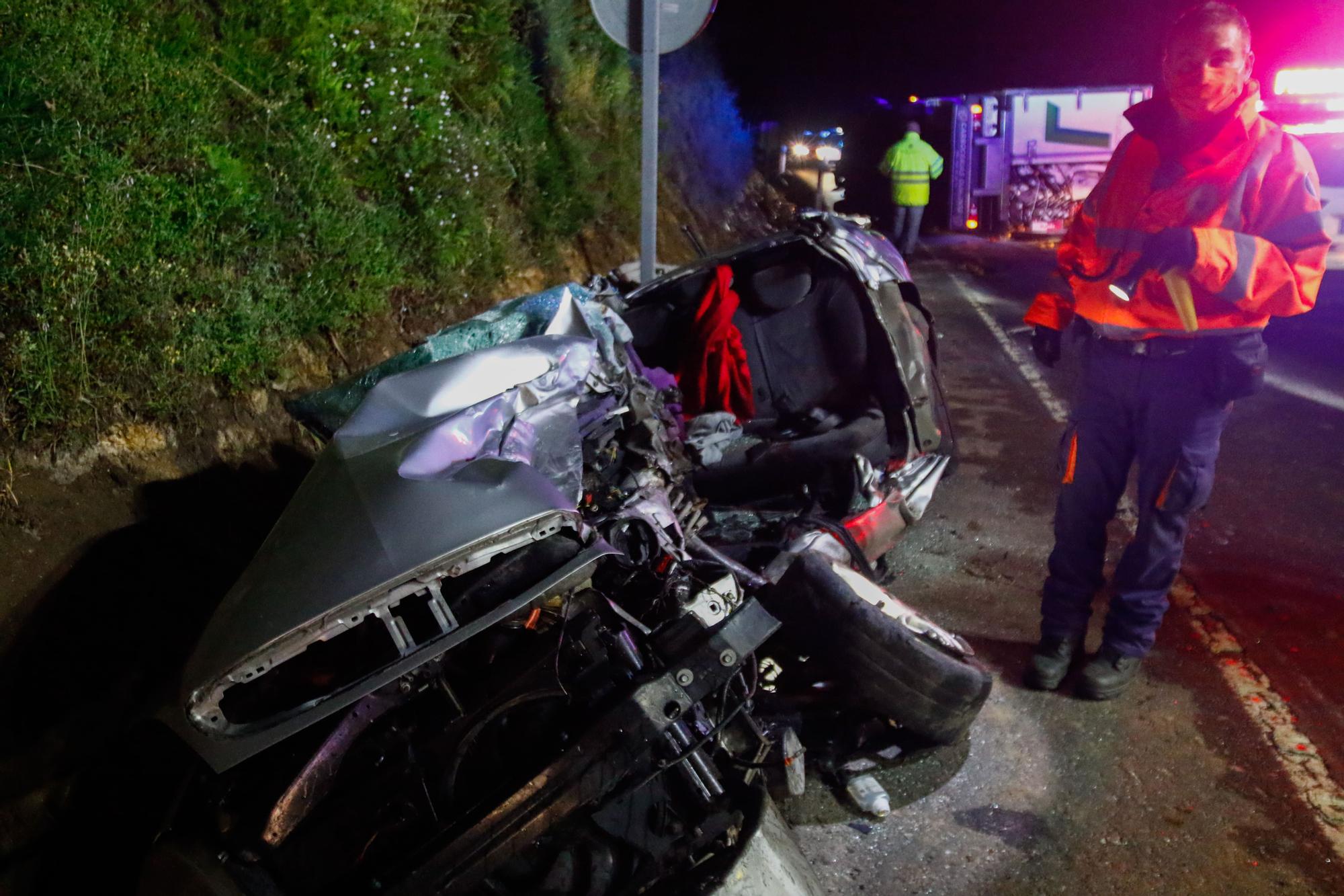 Las imágenes de la tragedia en Caldas | Tres muertos en un accidente de tráfico