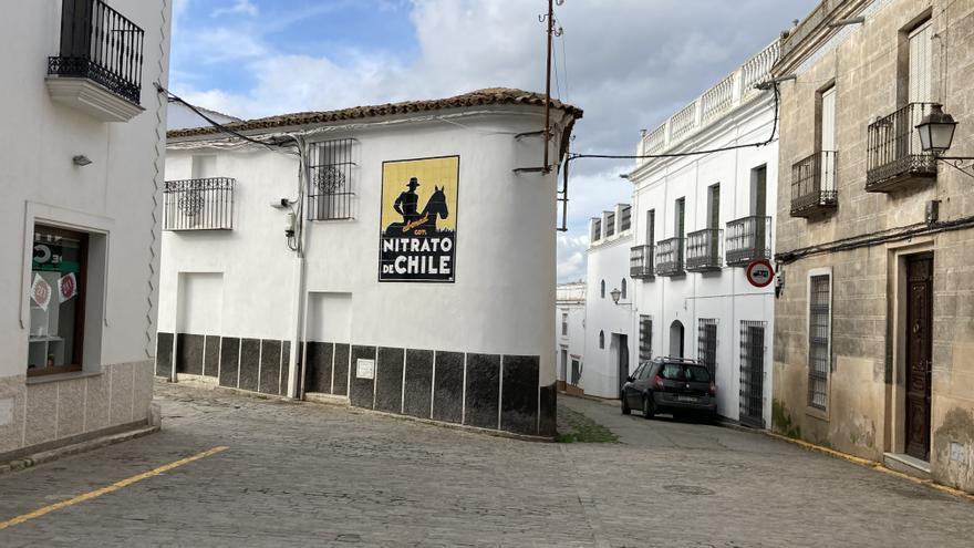 Extremadura,  primera región que protegerá los carteles de Nitrato de Chile como bien de interés cultural