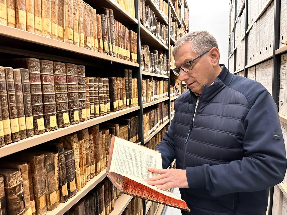 El técnico del Archivo Diocesano, José Carlos de Lera.