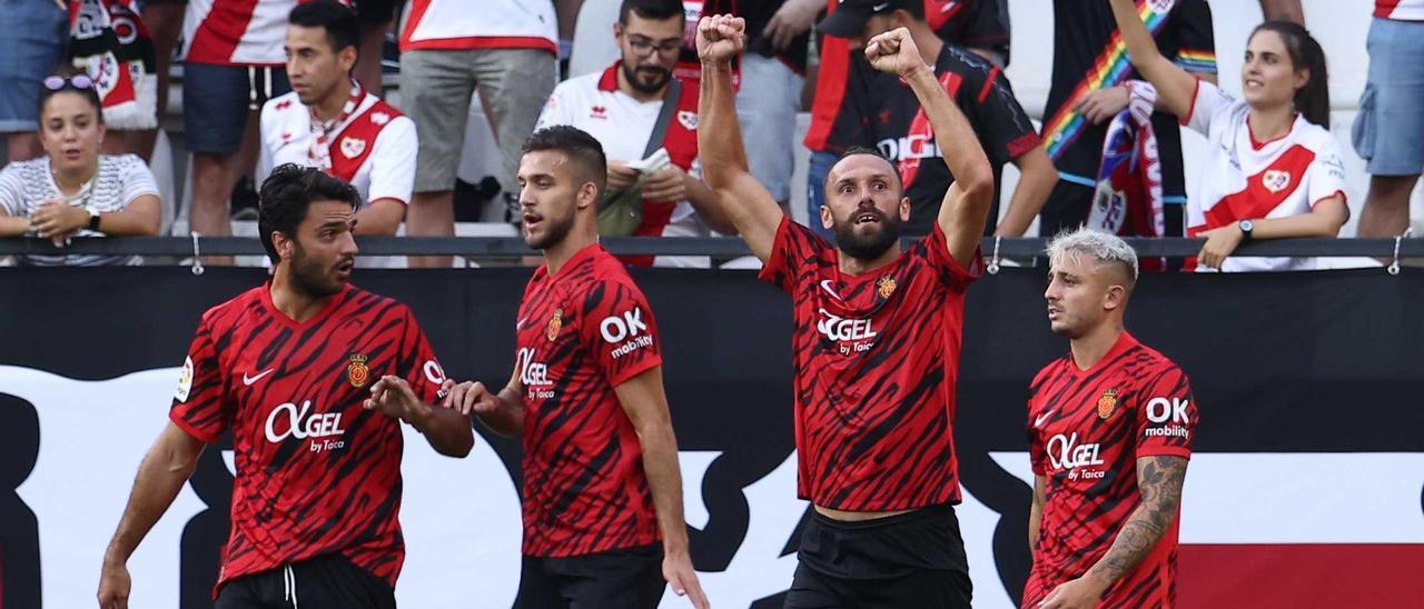 Grenier, Copete, Muriqi y Maffeo tras marcar el Mallorca el primer gol