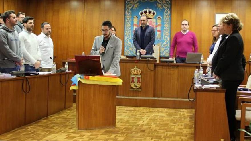 Roberto Samper toma posesión como concejal del PSOE.