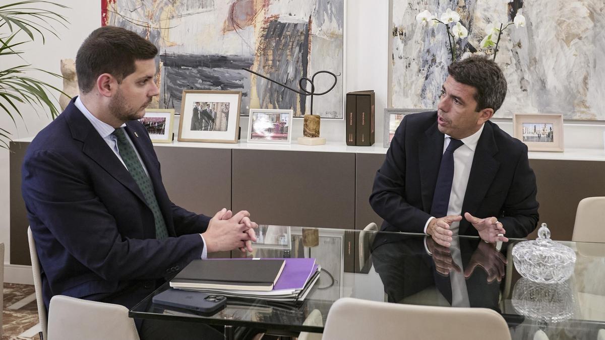 José Manuel Prieto y Carlos Mazón, durante la entrevista que mantuvieron el pasado 5 de abril en Gandia.