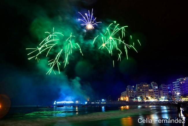 Espectáculo de fuegos artificiales tras el entierro de la sardina