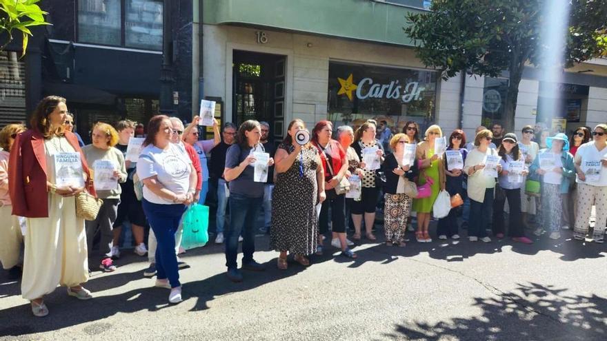 Concentración para exigir más plazas en los Centros de Apoyo a la Integración: "Cumplir los 21 años no elimina la discapacidad"