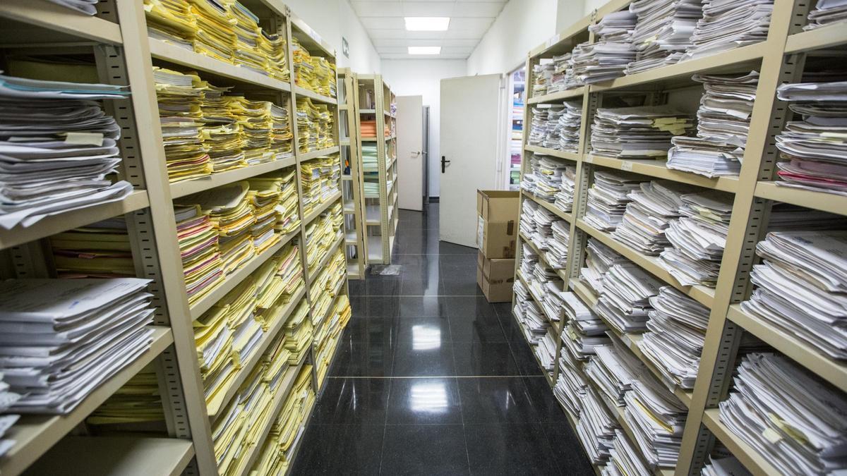 Imagen de las estanterías del archivo del juzgado de cláusulas suelo de Alicante.