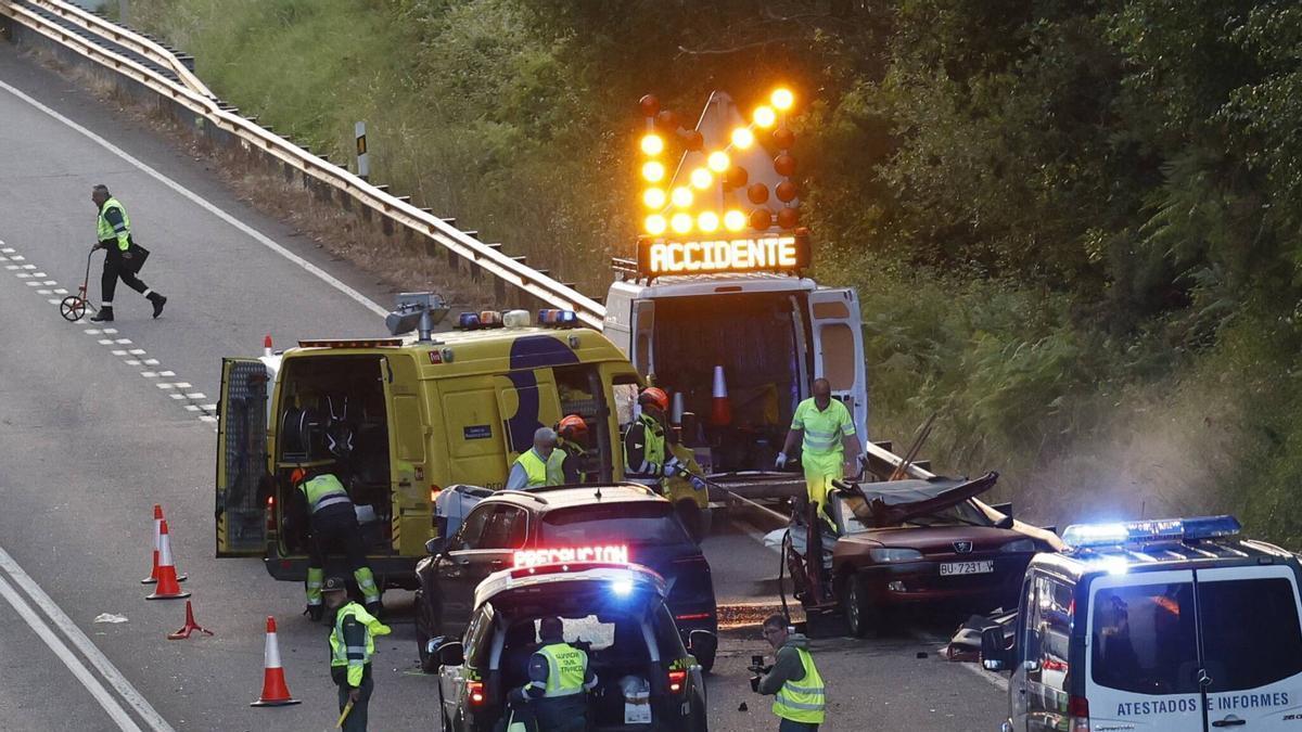 EN IMÁGENES: así fue el grave accidente que se saldó con un fallecido en la variante de Avilés