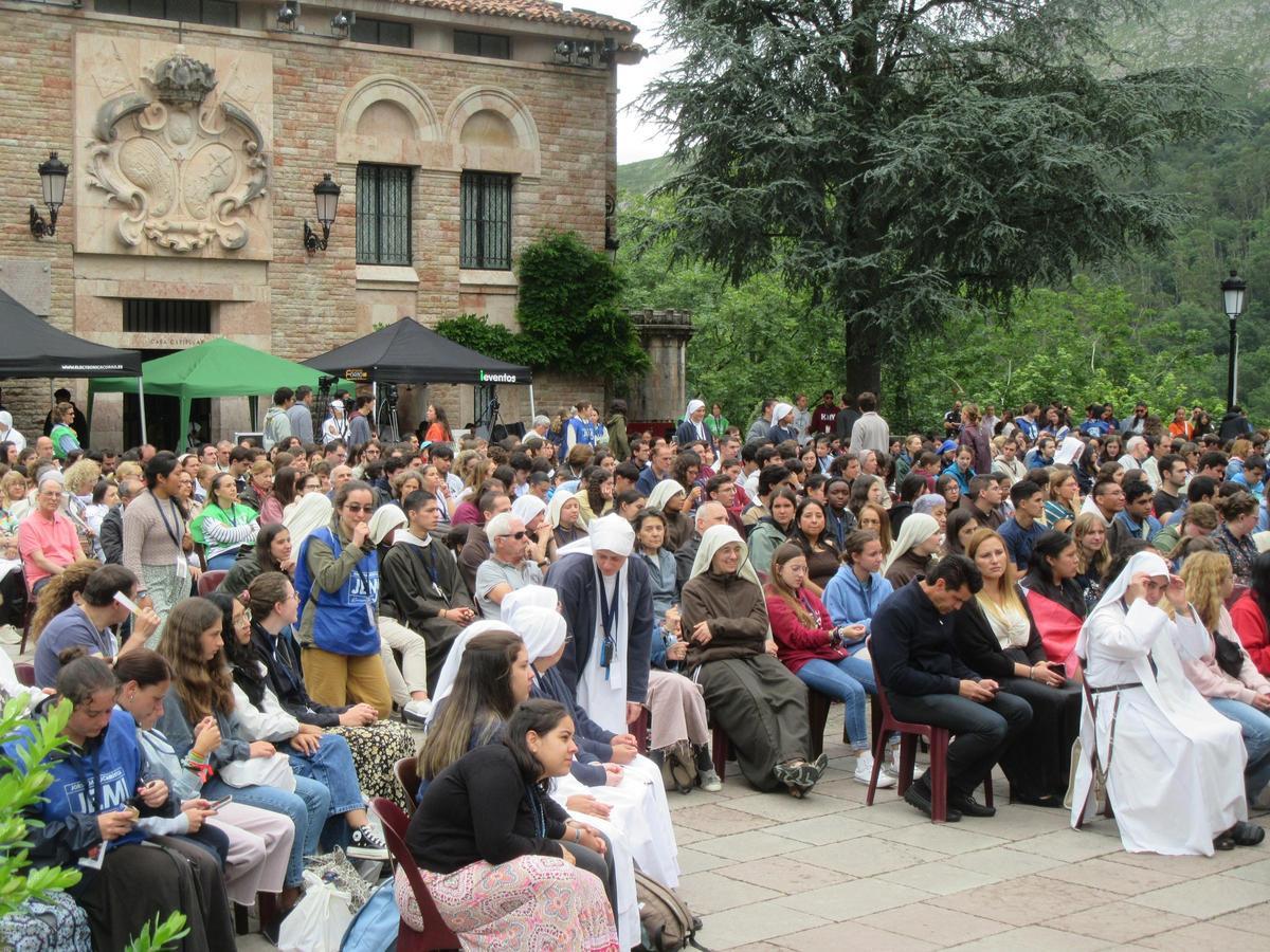 Jornada Eucarística Mariana Juvenil en Covadonga.
