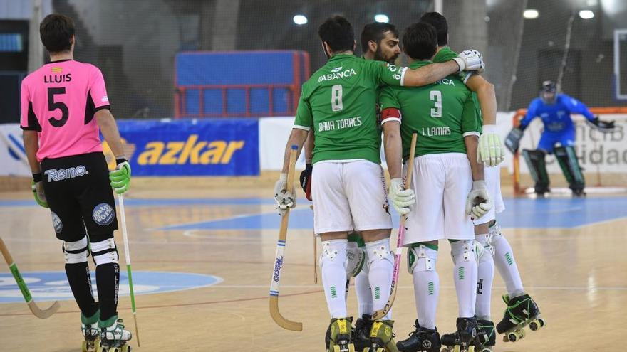 Los jugadores del Liceo celebran un gol