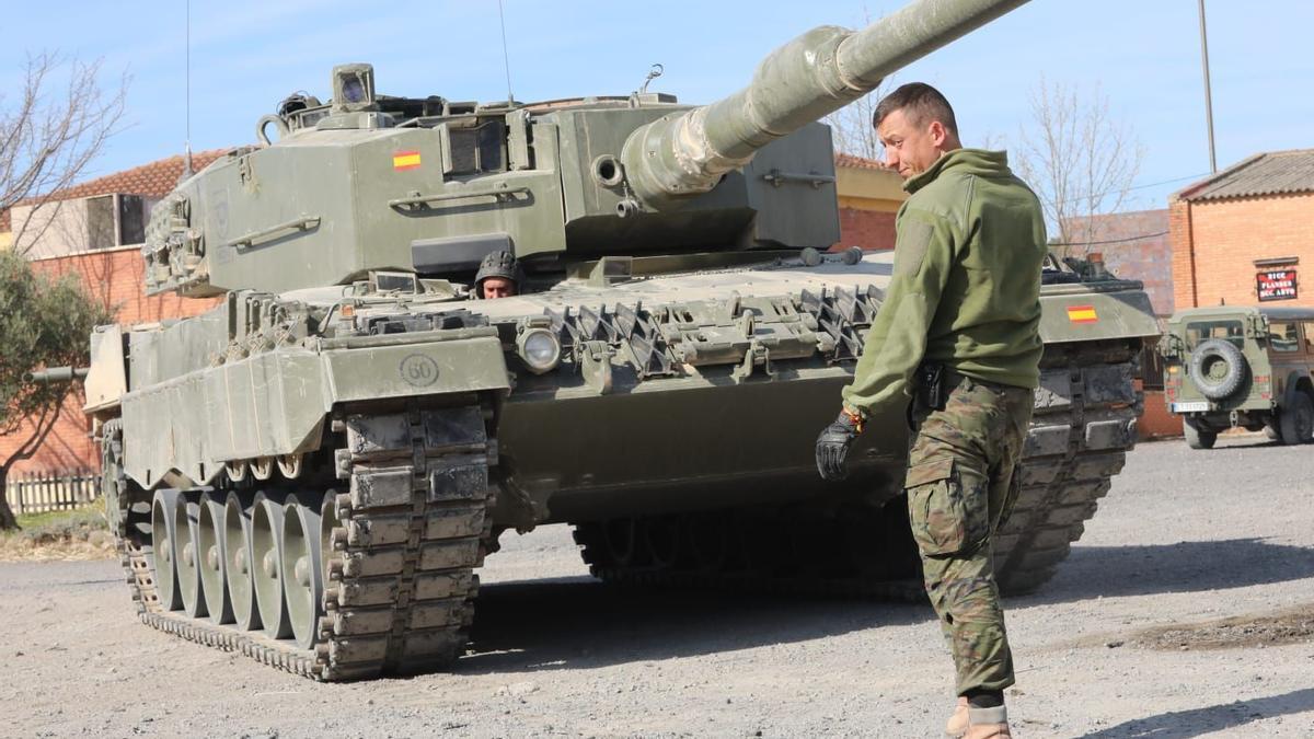 Militares ucranianos ultiman en Zaragoza su preparación con los Leopard.