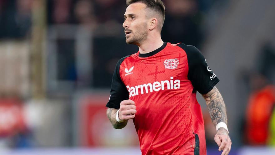 Aleix García, una de las novedades en la lista, durante un partido con el Bayer Leverkusen.
