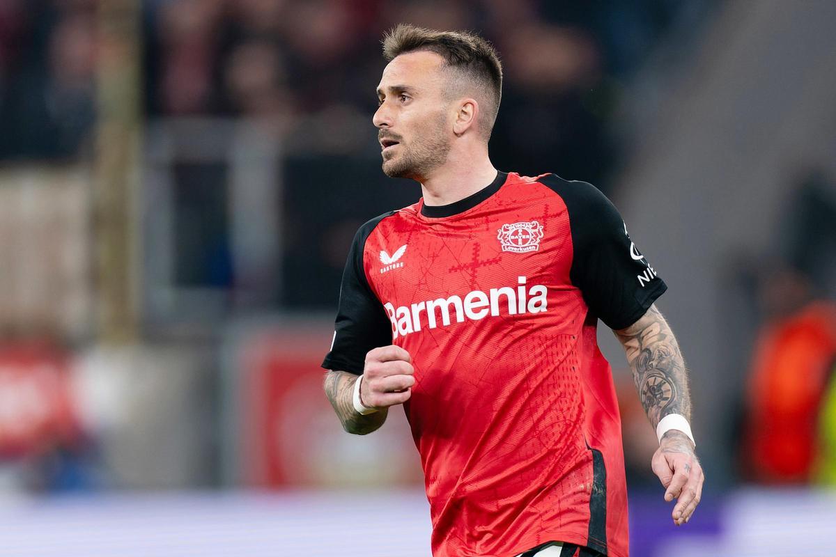 Aleix García, una de las novedades en la lista, durante un partido con el Bayer Leverkusen.