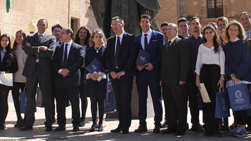 Entrega de premios a los ganadores de las Olimpiadas Científicas