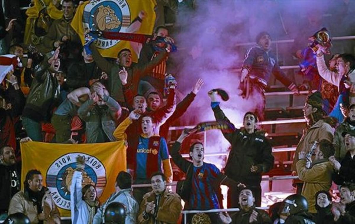Imatge d’una grada en un Espanyol-Barça disputat a Montjuïc. Imatge d’una grada en un Espanyol-Barça disputat a Montjuïc.