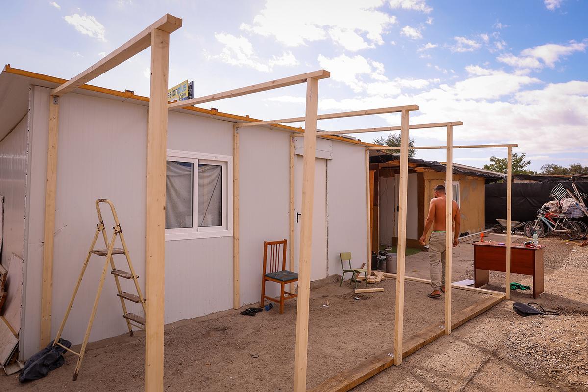 El Ayuntamiento de Córdoba adecenta cinco campamentos rumanos