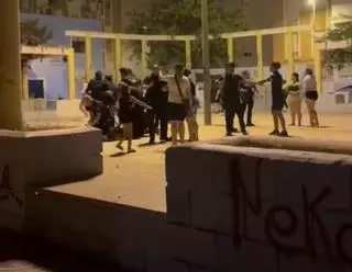 Batalla campal en Cartagena con golpes, mordiscos y varios policías heridos tras un aviso por ruidos