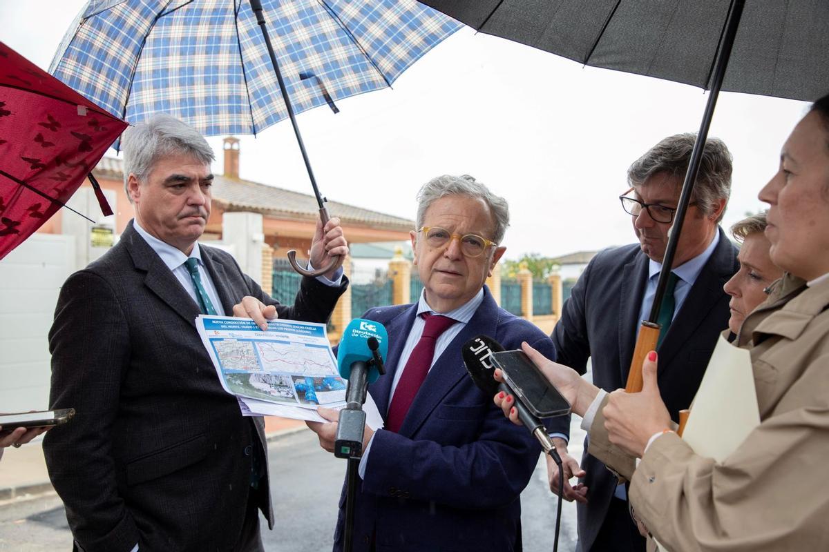 Fuentes detalla una de las intervenciones de Emproacsa en Puente Genil.