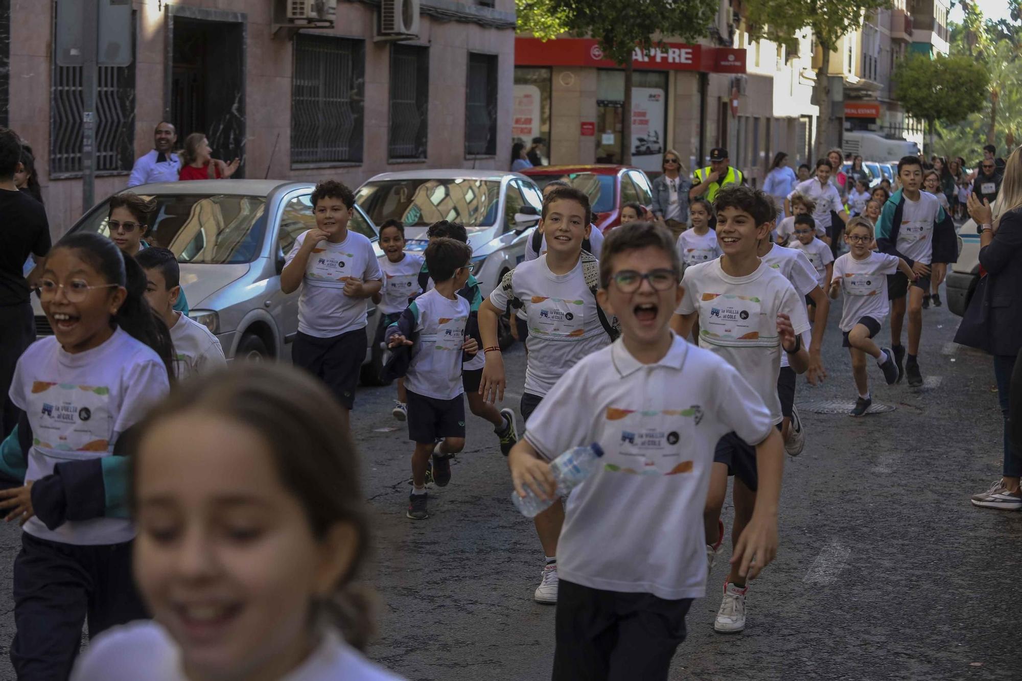 La carrera solidaria contra la leucemia infantil en el colegio San Jose de Calasanz Elche