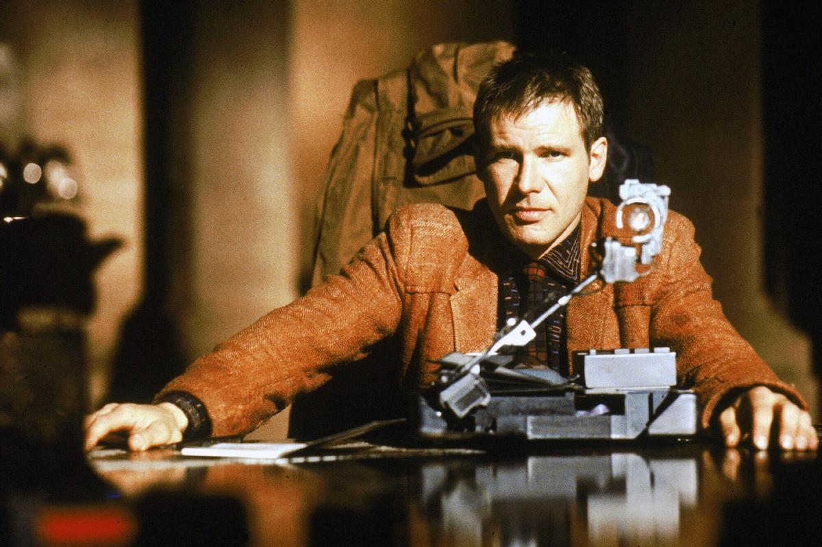 ........FOTO SIN DERECHOS. GETTY IMAGES........ Harrison Ford on the set of "Blade Runner", directed by Ridley Scott. (Photo by Sunset Boulevard/Corbis via Getty Images). Not Released (NR) Access rights only. This is a handout image from a third party. Getty Images provides access to the digital file only and its standard warranties regarding copyrights and moral rights are expressly excluded. No alteration, modification o