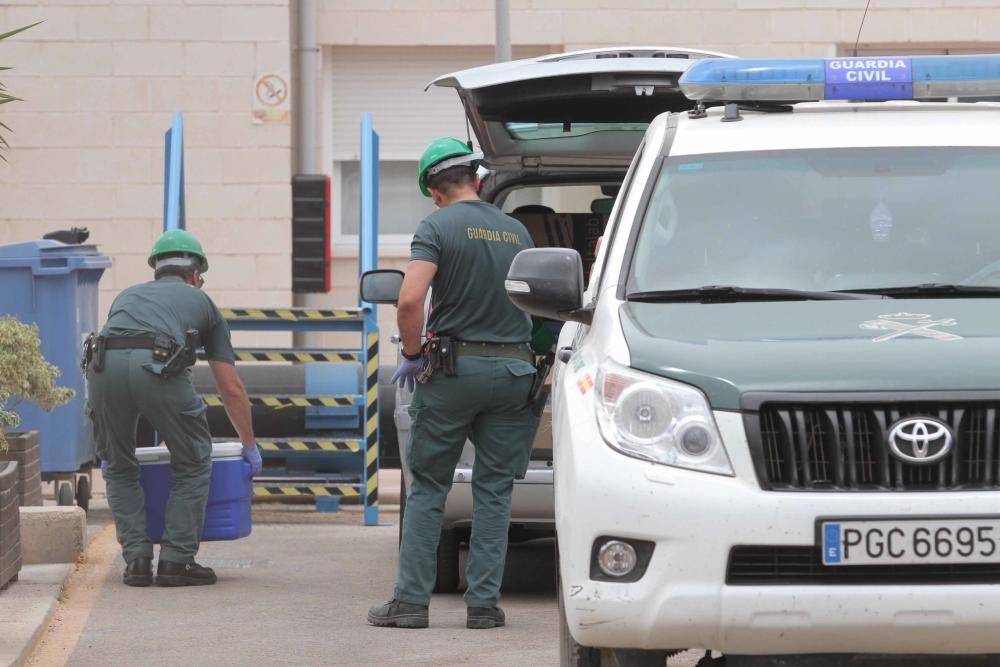 La Guardia Civil registra la Desaladora de Escombr