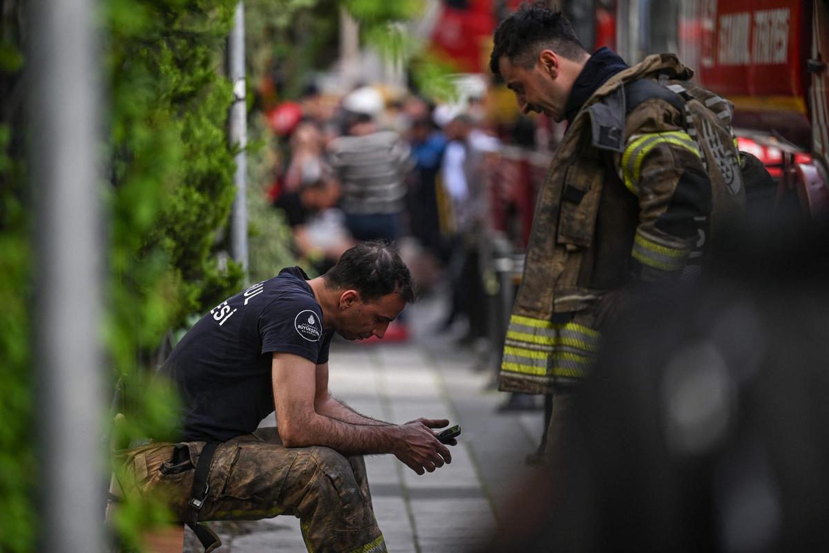 Al menos 29 muertos en un incendio en una discoteca de Estambul