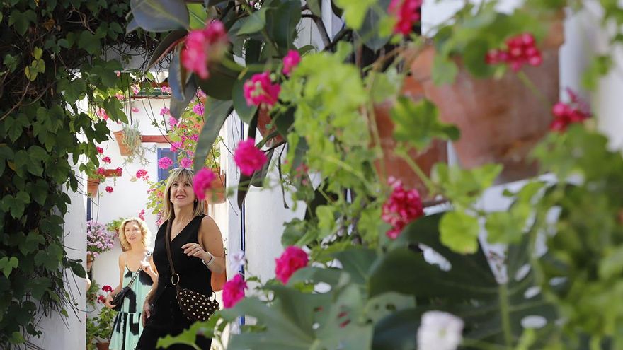 Gente sin prisa en los Patios de Córdoba: &quot;Sin las personas no somos nada&quot;