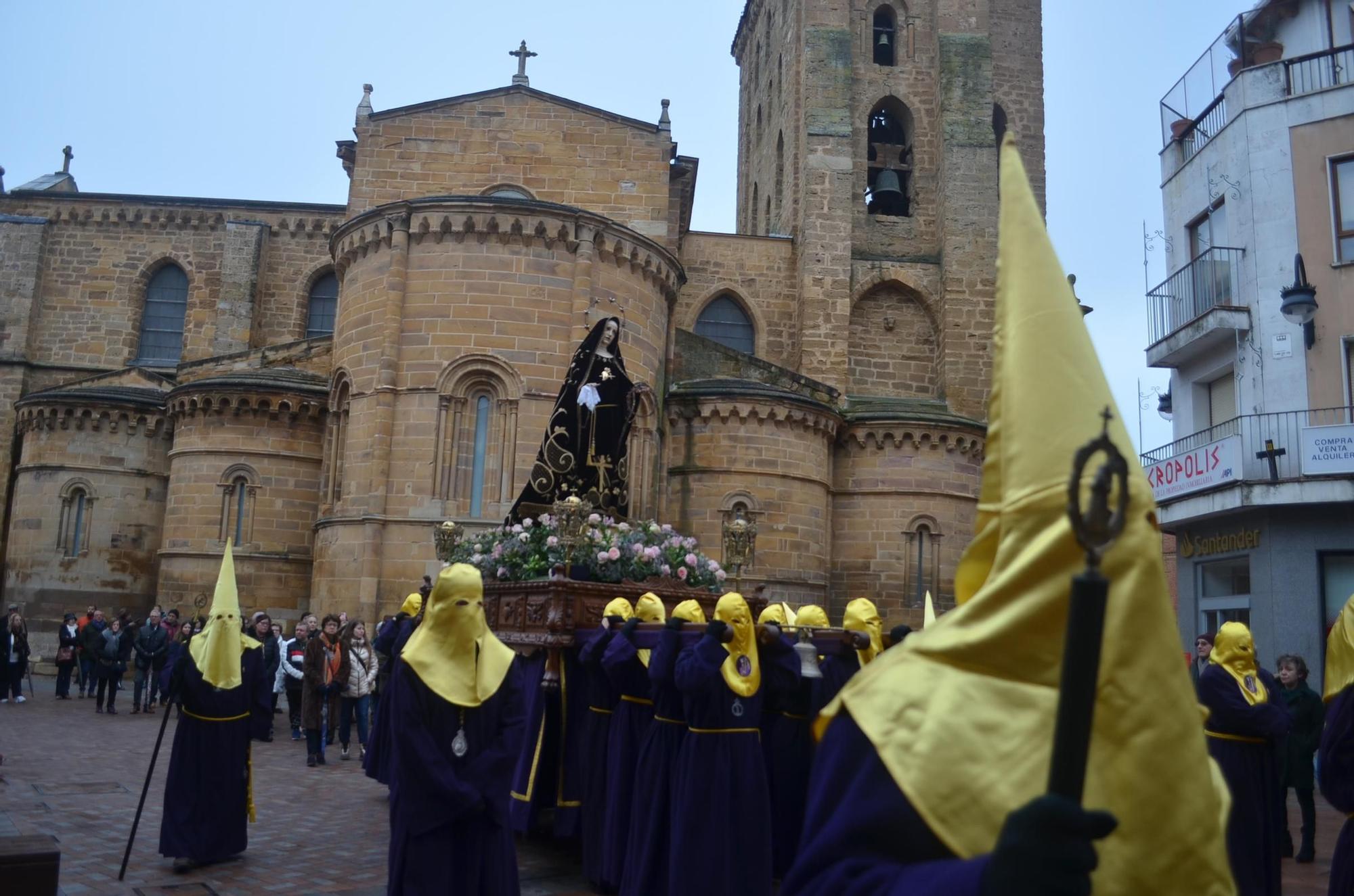 Semana Santa Benavente 2024: Así ha sido la Procesión del Encuentro de la Dolorosa y el Nazareno