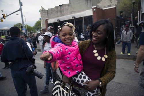 Baltimore celebra la imputación de los agentes en el caso Gray