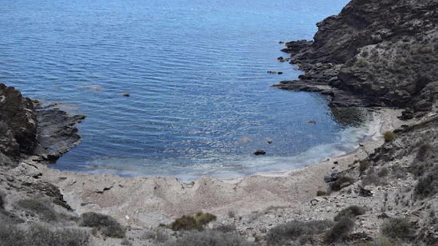 La cala de La Junquera será en unos días uno de los espacios aptos para el nudismo en la zona de Lorca .