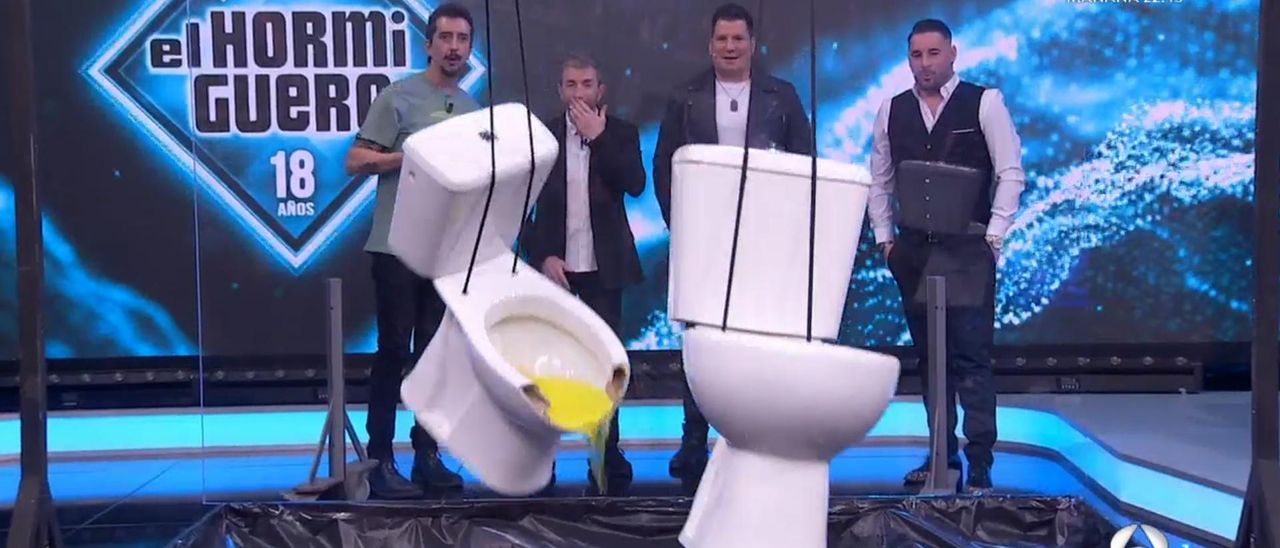 Ejercício con váteres en ‘El hormiguero’