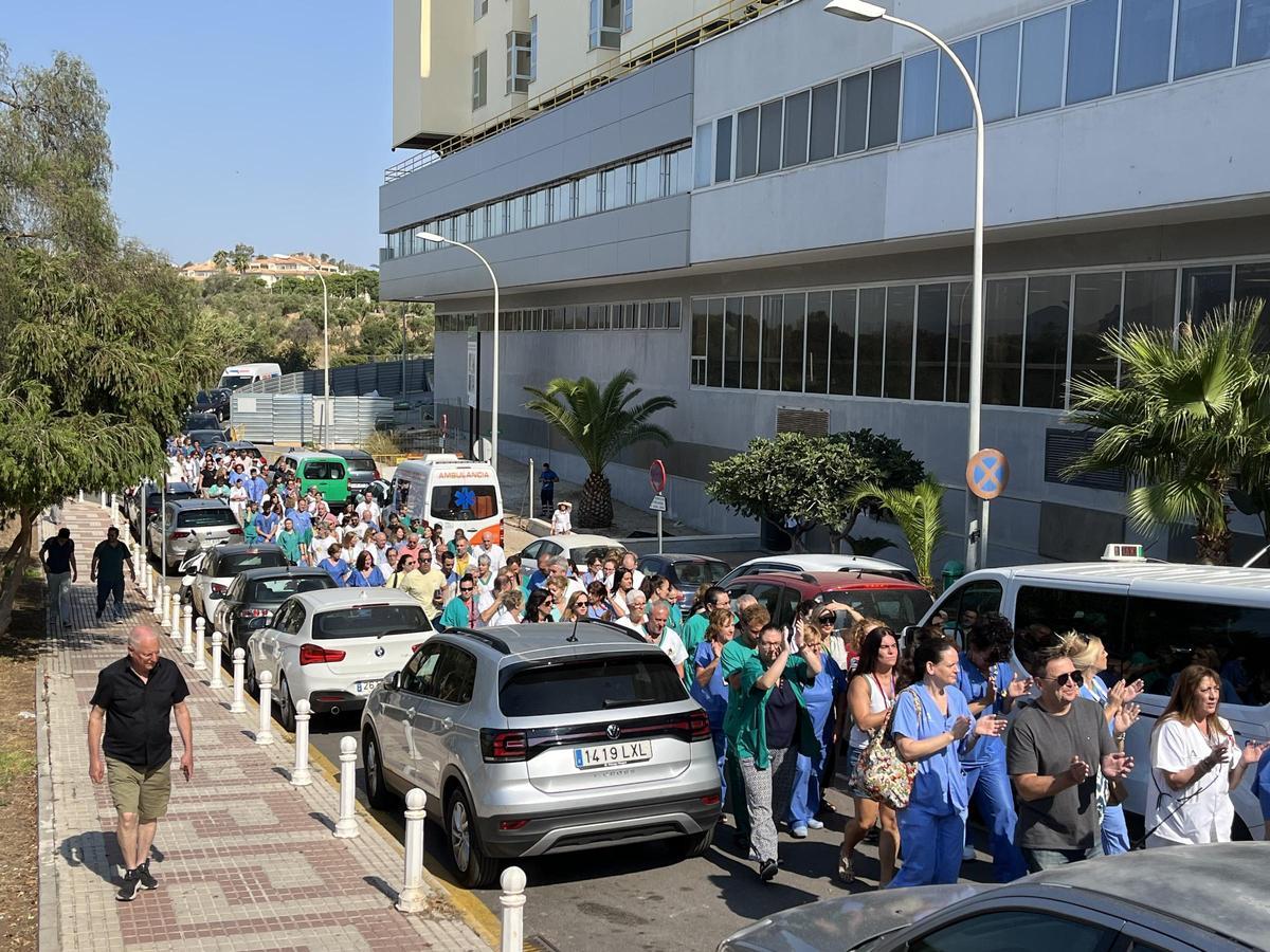 Imagen de la concentración de los trabajadores del Hospital Clínico