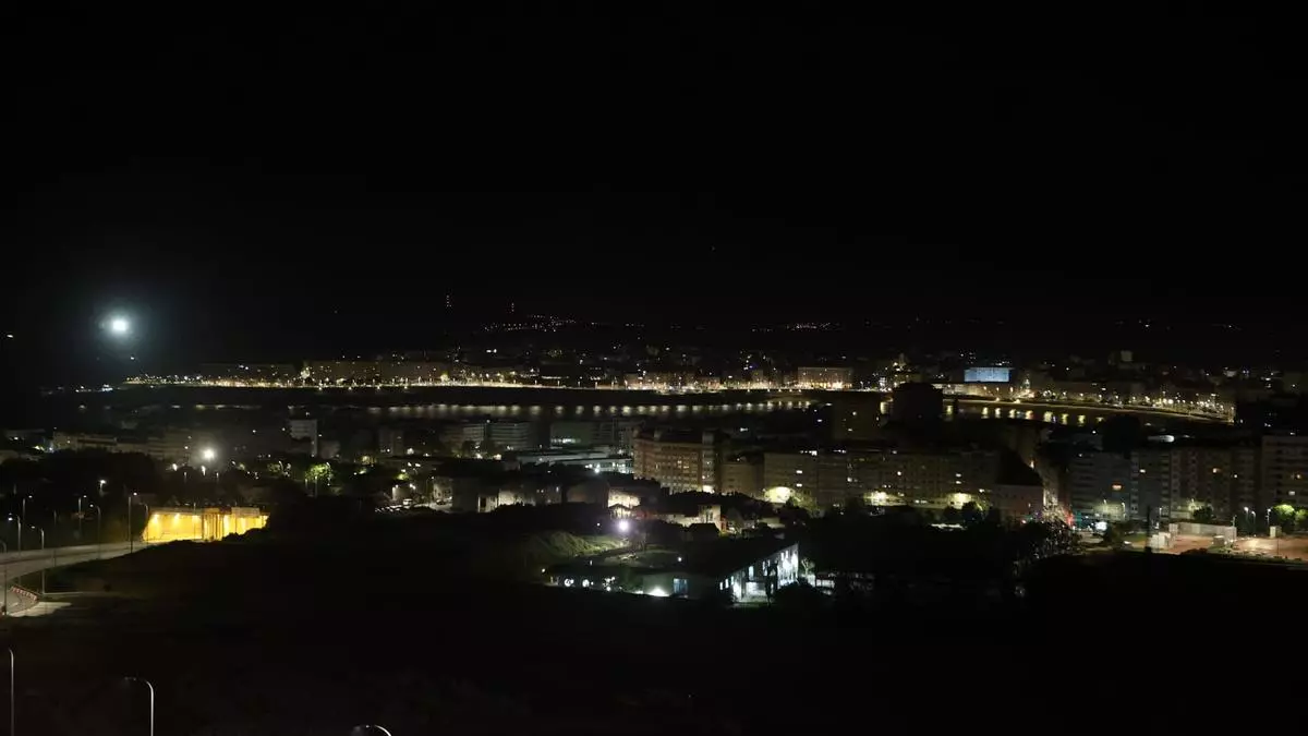 La luz vuelve a A Coruña tras más de doce horas de apagón en España