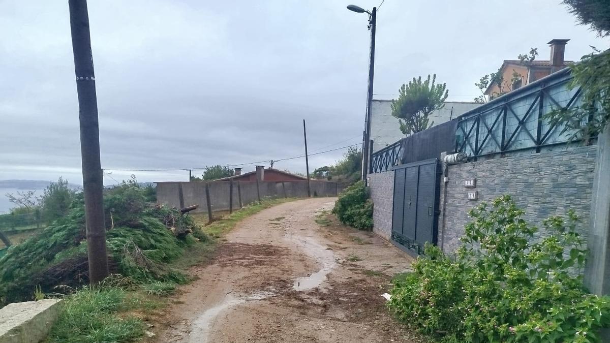 Una vista del camino de Abeleira, en la parroquia de Cela.