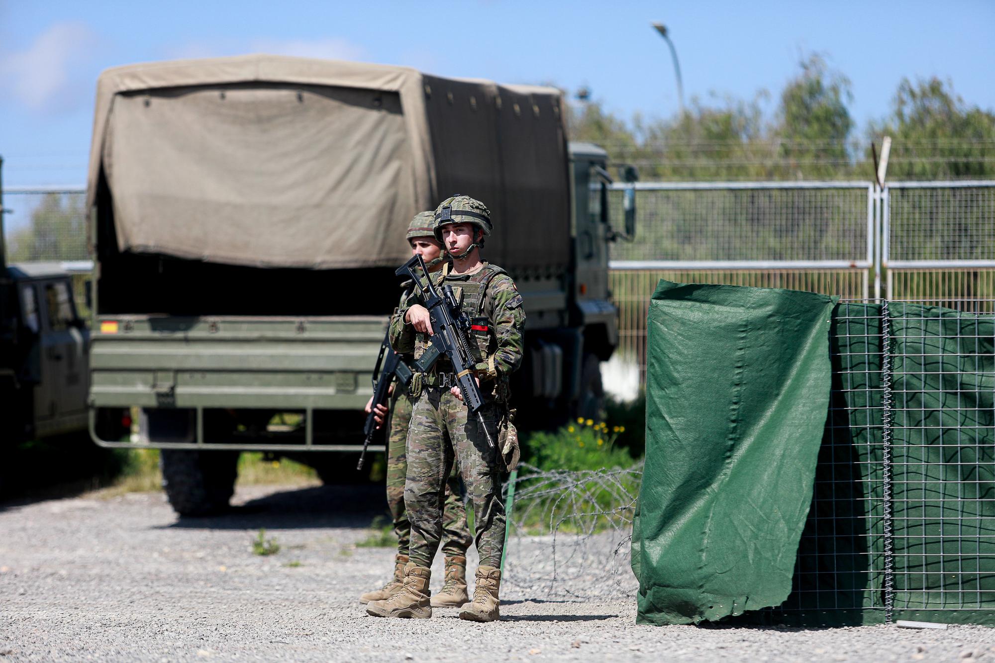 Mira aquí todas las fotos de la visita del Rey Felipe VI a las maniobras militares de Ibiza