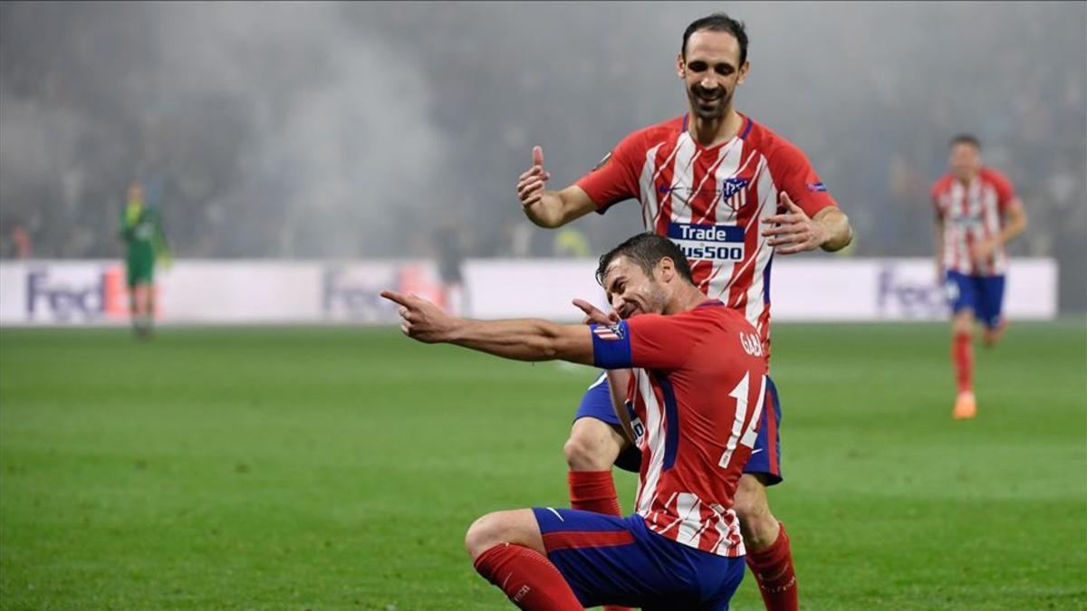 Juanfran celebrando el 3-0 obra de Gabi