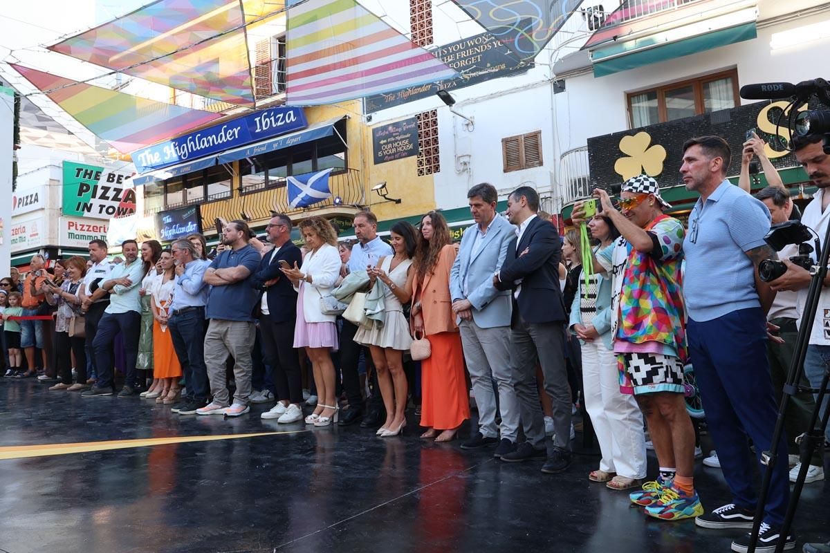 Galería: Todas las imágenes de la inauguración del mural de Okuda en Sant Antoni