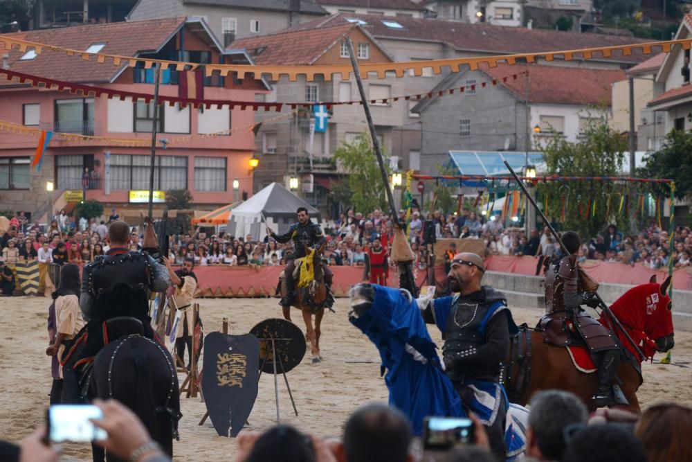 El municipio de Poio vive el día grande de la fiesta que reivindica el origen gallego del Almirante.