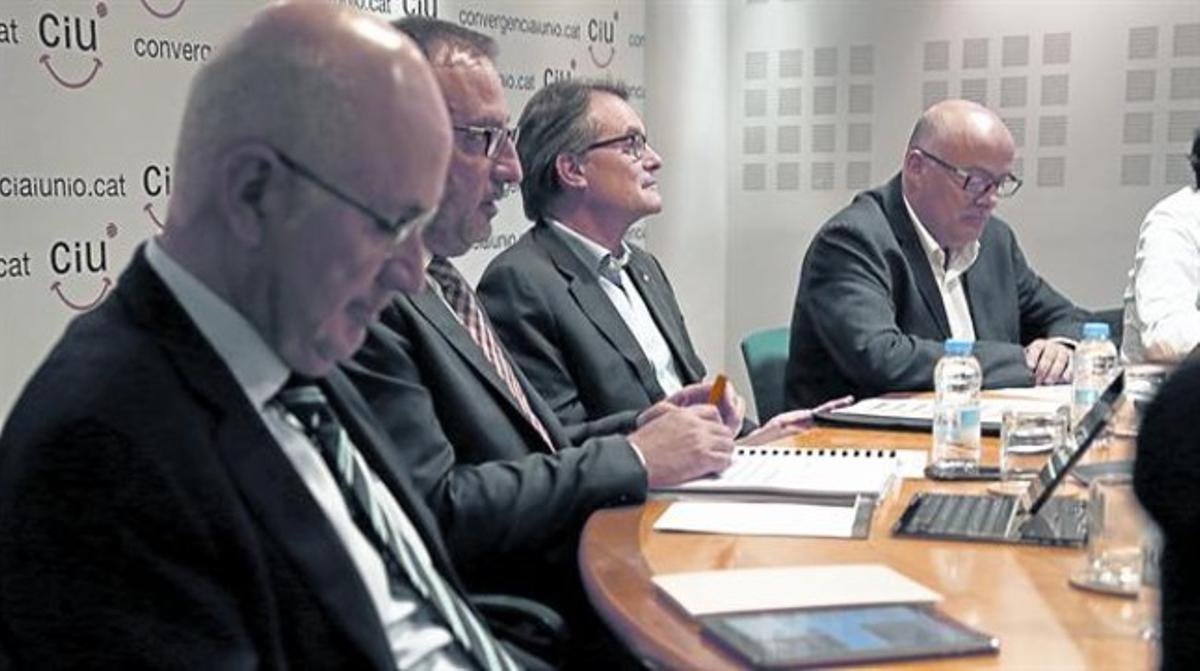 Josep Antoni Duran Lleida, Ramon Espadaler, Artur Mas i Lluís Corominas, ahir durant la reunió de l’executiva de CiU. Josep Antoni Duran Lleida, Ramon Espadaler, Artur Mas i Lluís Corominas, ahir durant la reunió de l’executiva de CiU.