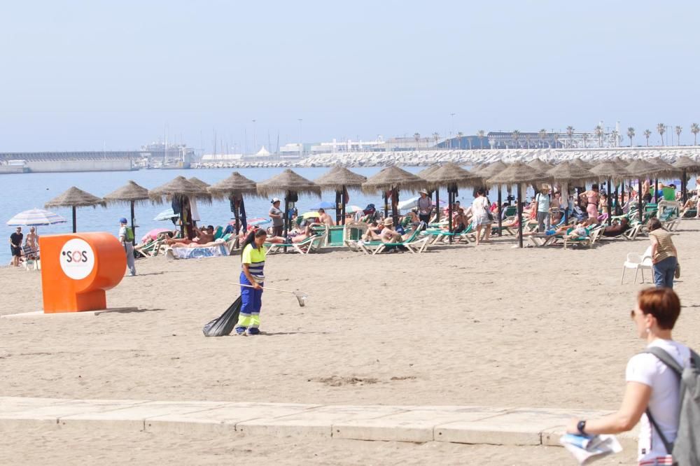 Así han quedado las playas de Málaga tras su limpieza por la Noche de San Juan.