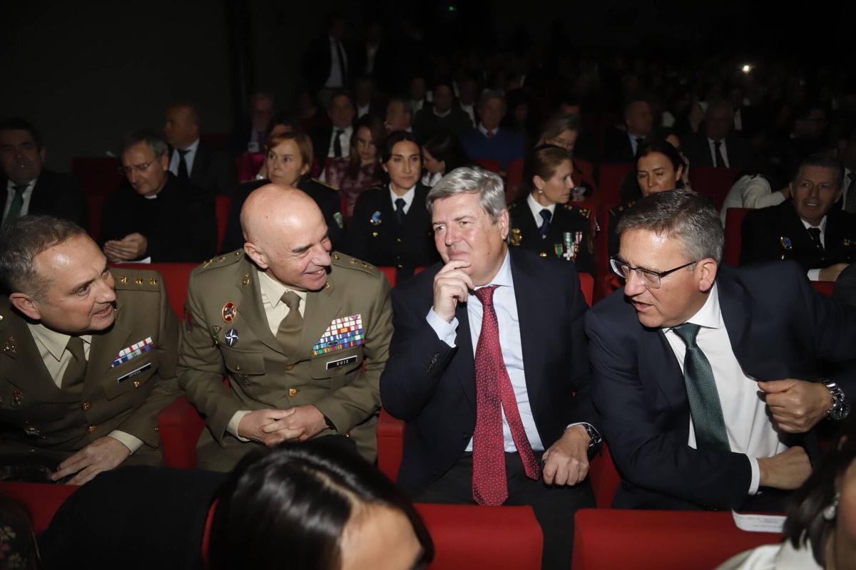 El acto de entrega de las Banderas de Andalucía 2026 de Córdoba, en imágenes